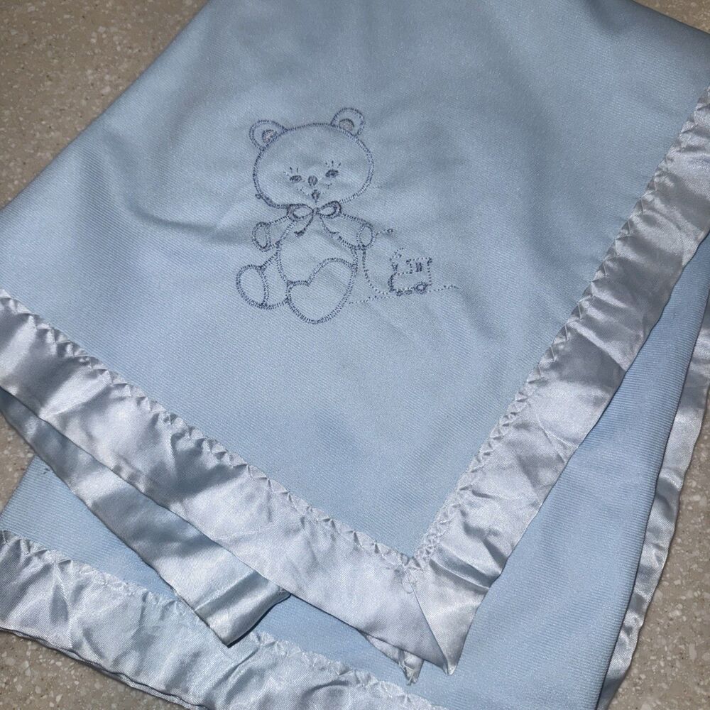 Vintage Quiltex Baby Blue Bear Blanket Acrylic Satin Trim Union USA ILGWU Tag